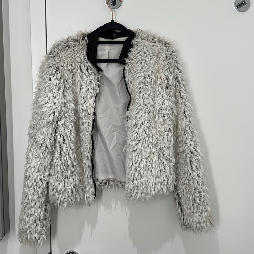White black faux fur jacket sz M